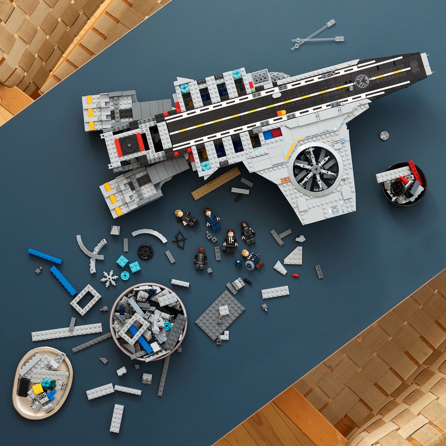 LEGO Super Heroes Marvel S.H.I.E.L.D. Helicarrier 76354