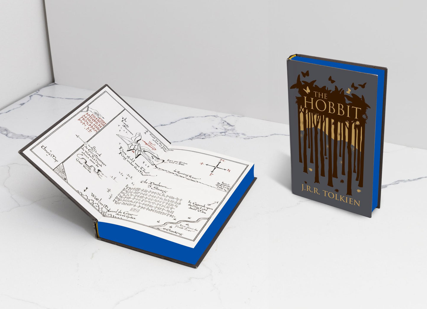 The Hobbit Collector's Edition: Illustrated by J.R.R. Tolkien